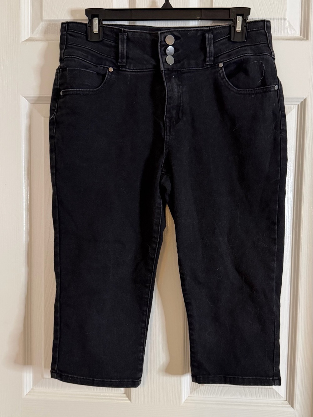 d. jeans Black Cropped High-Rise Stretch Capris